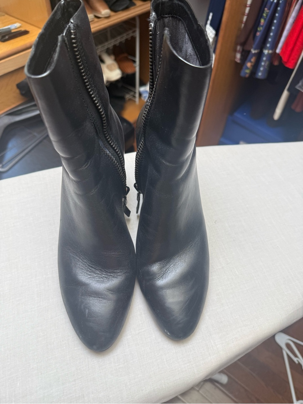 Banana Republic Classic Black Leather Ankle Boots 10